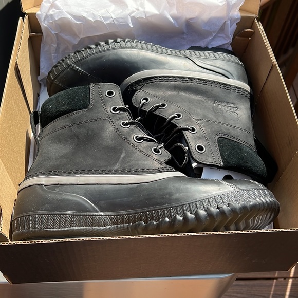 New Never worn, boxed, SOREL Black Waterproof, Impermeable, Insulated sole boots - Picture 13 of 14